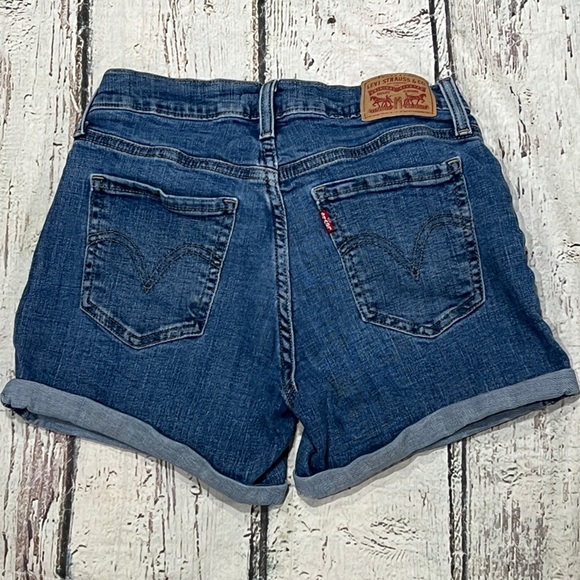 Levis Blue Denim Mid Length Shorts Womens Summer Beach Vacation - Picture 2 of 6